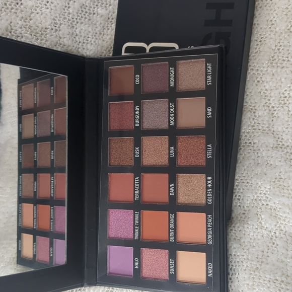 KAB Day + Night Eyeshadow Palette, 21.6g/0.76oz - Picture 3 of 11